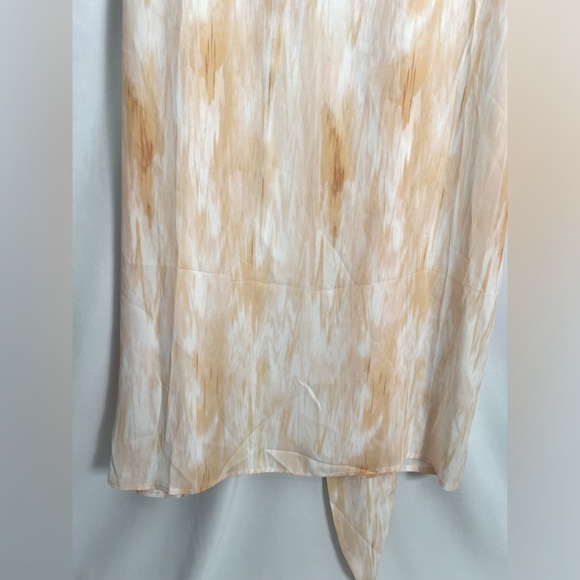Neutral Wrap dress - Picture 8 of 8